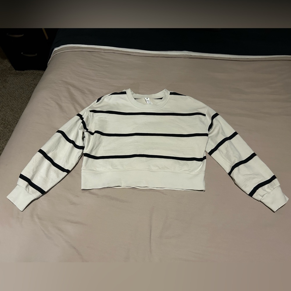 Lululemon cropped sweatshirt